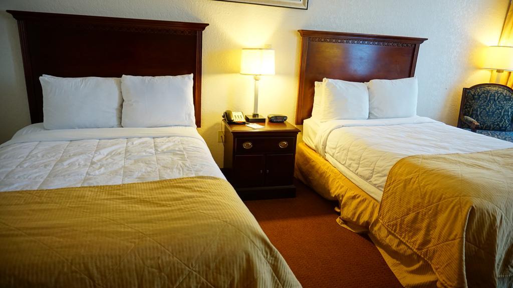 Ramada By Wyndham Wichita Airport Hotel Quarto foto